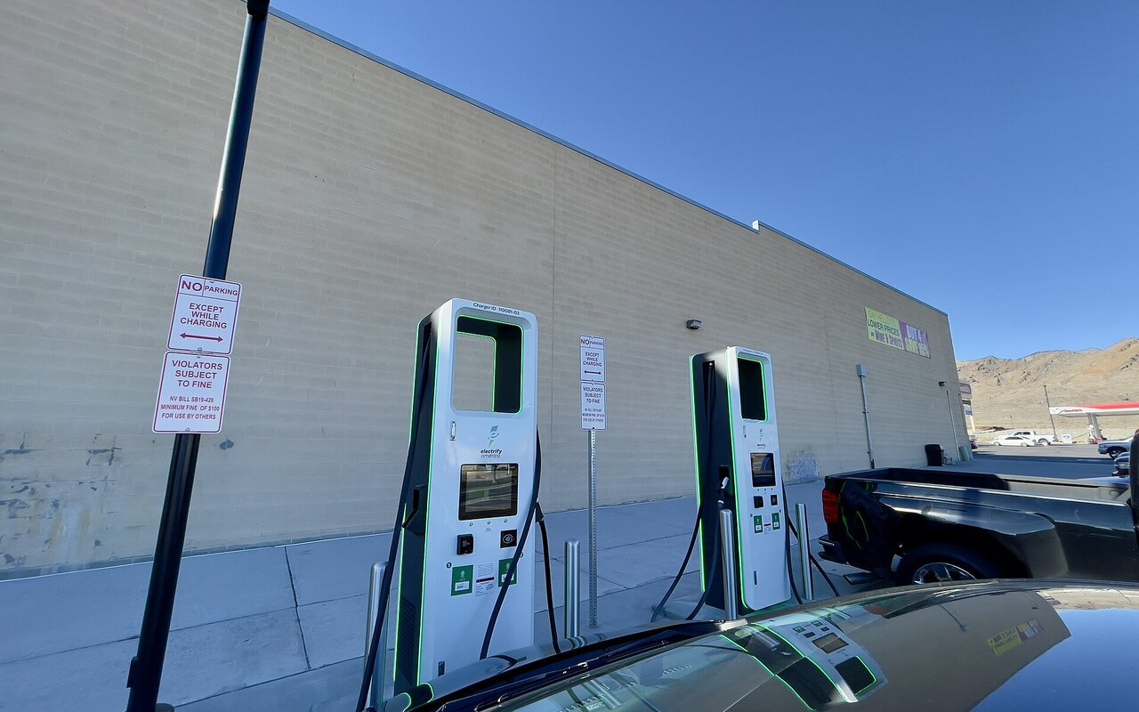 Borne de recharge rapide Electrify America aux États-Unis