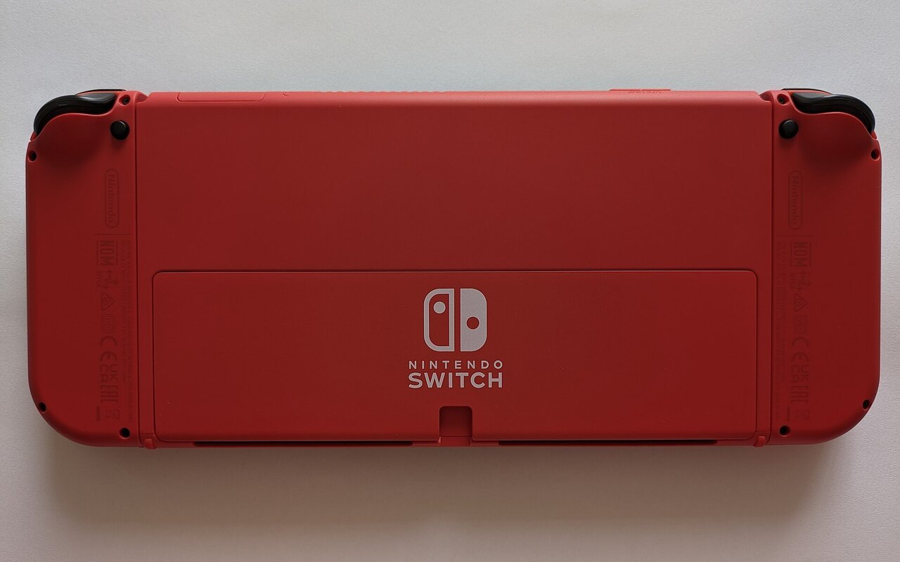 Nintendo Switch modèle OLED avec écran et contrôleurs Joy-Con intégrés