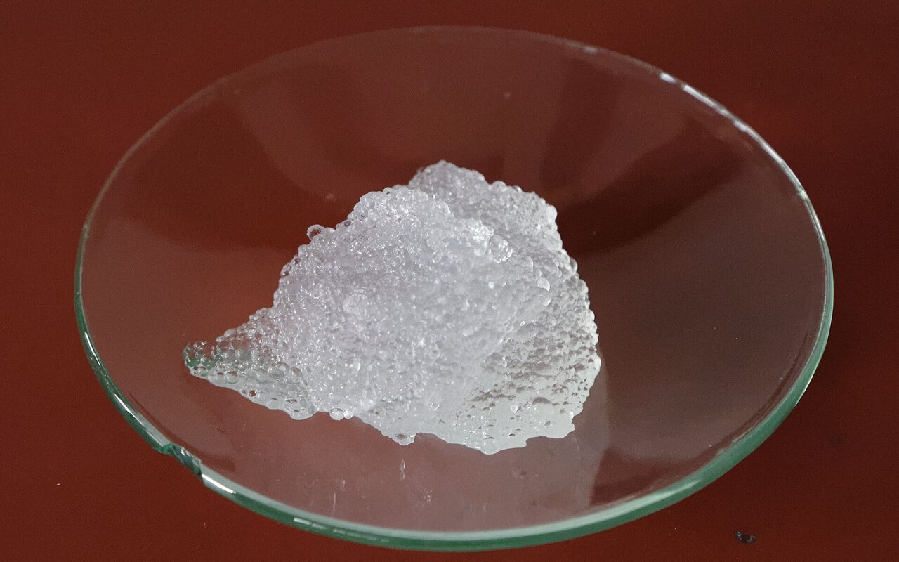 Superabsorber hydrogel cristallin blanc et translucide