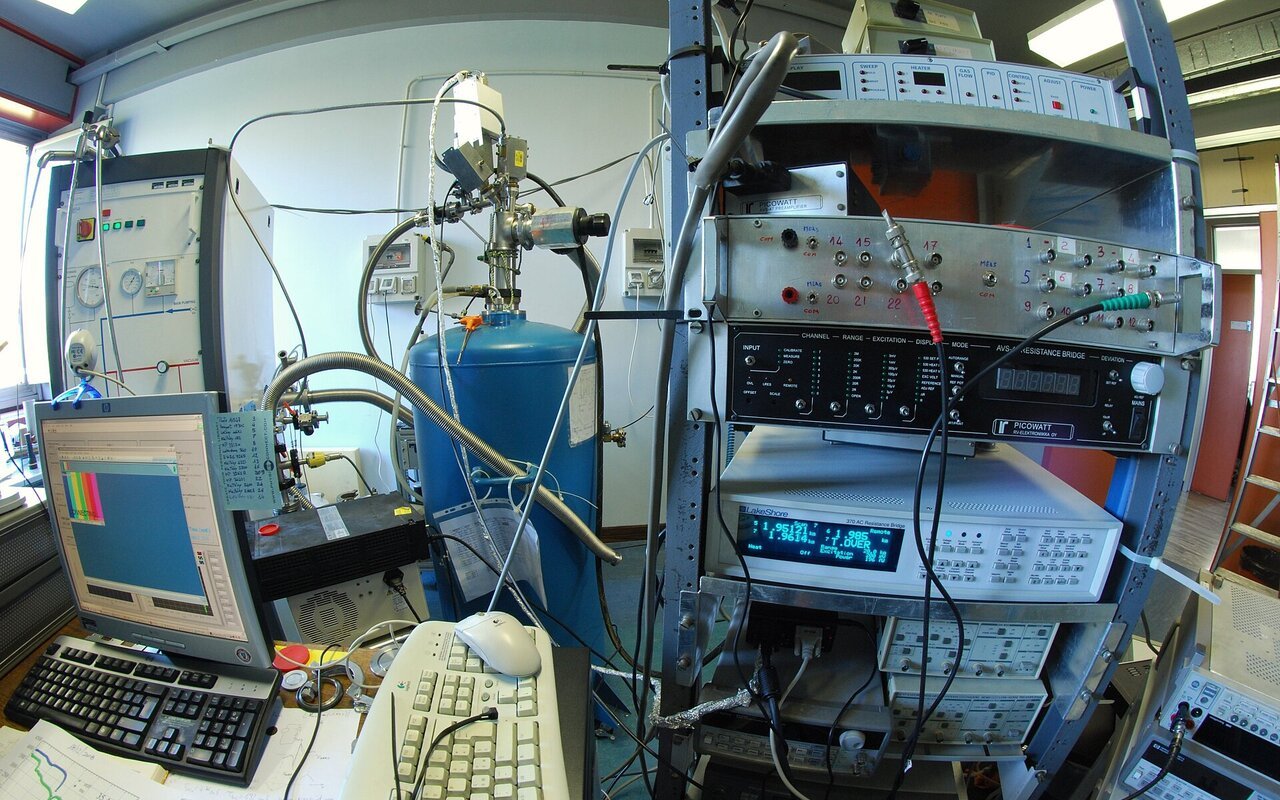 Détecteur cryogénique de résolution en nombre de photons, équipement de refroidissement haute technologie