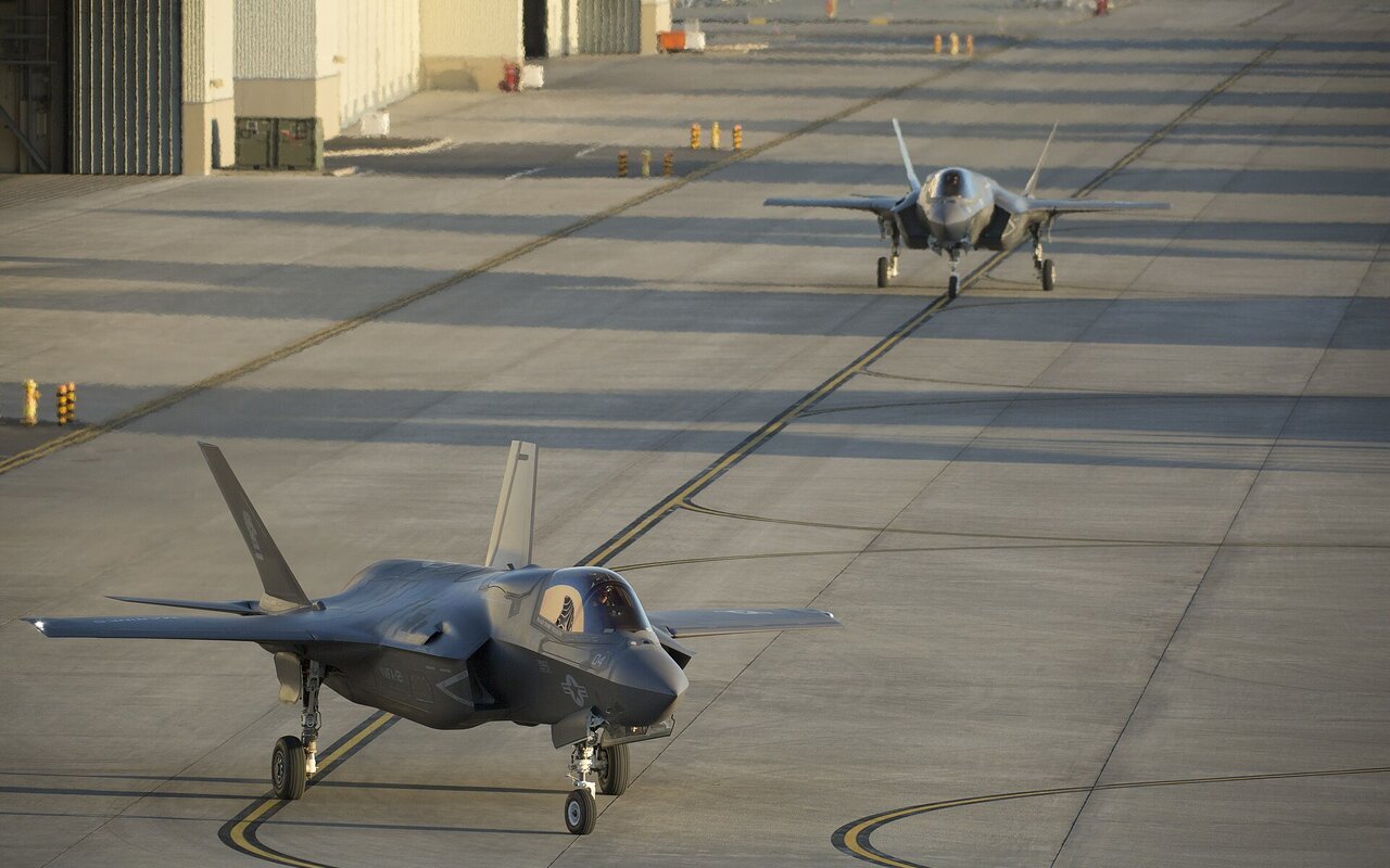 F-35B Lightning II en roulage à la piste, Marine Corps Air Station Iwakuni, Japon