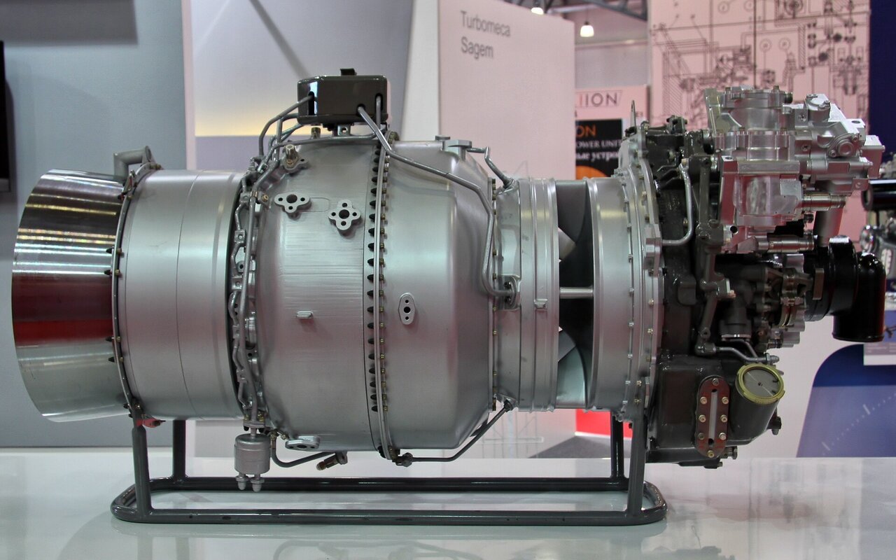 Moteur turbine Turbomeca Ardiden 3G exposé, vue de face montrant les composants