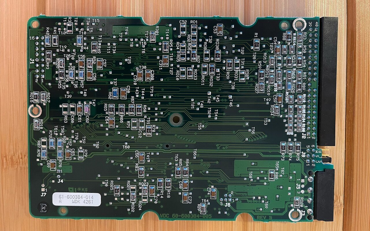 Circuit imprimé de disque dur Western Digital Caviar 2340 vue du dessous avec composants électroniques