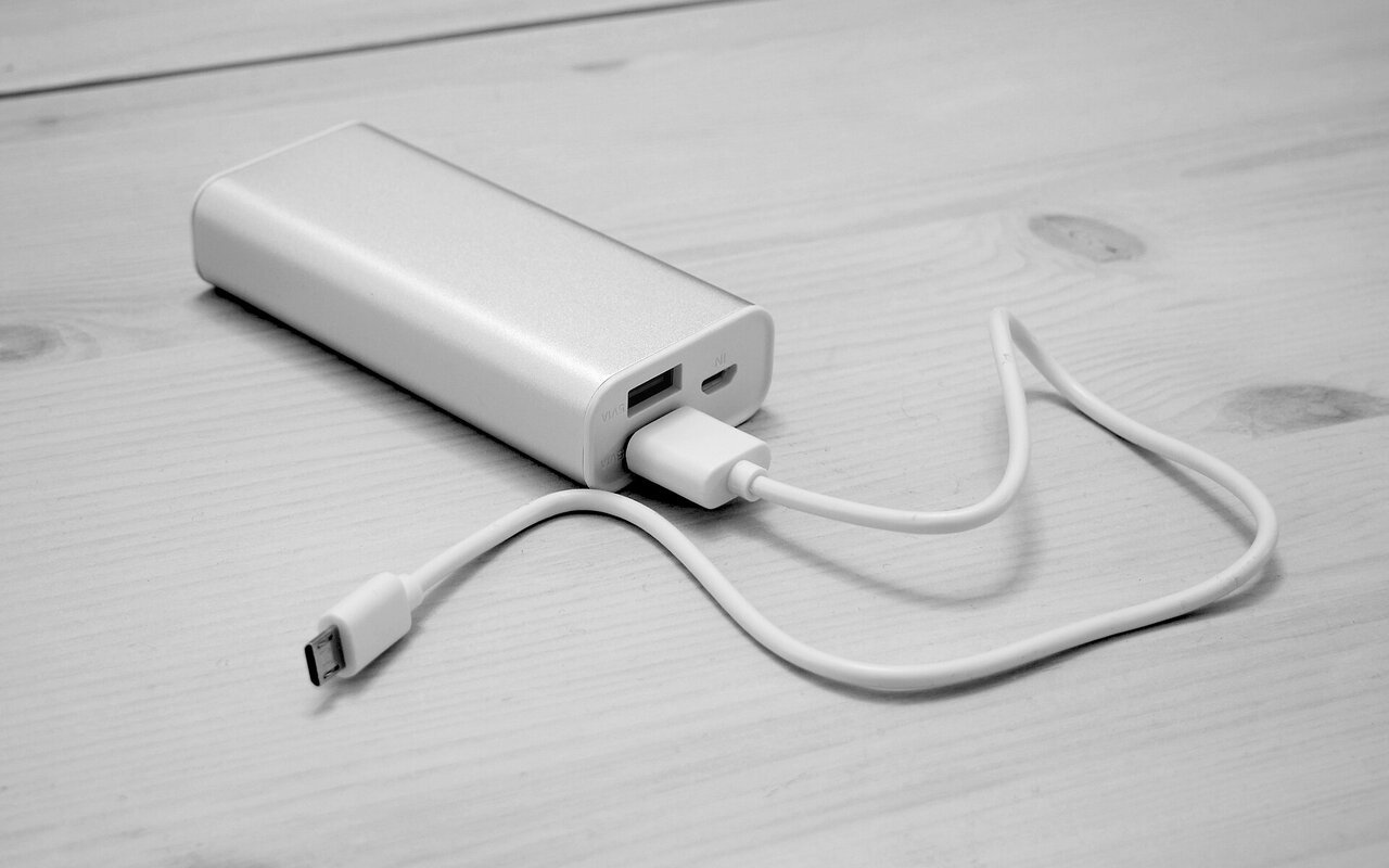 Batterie externe portable pour smartphone avec design compact
