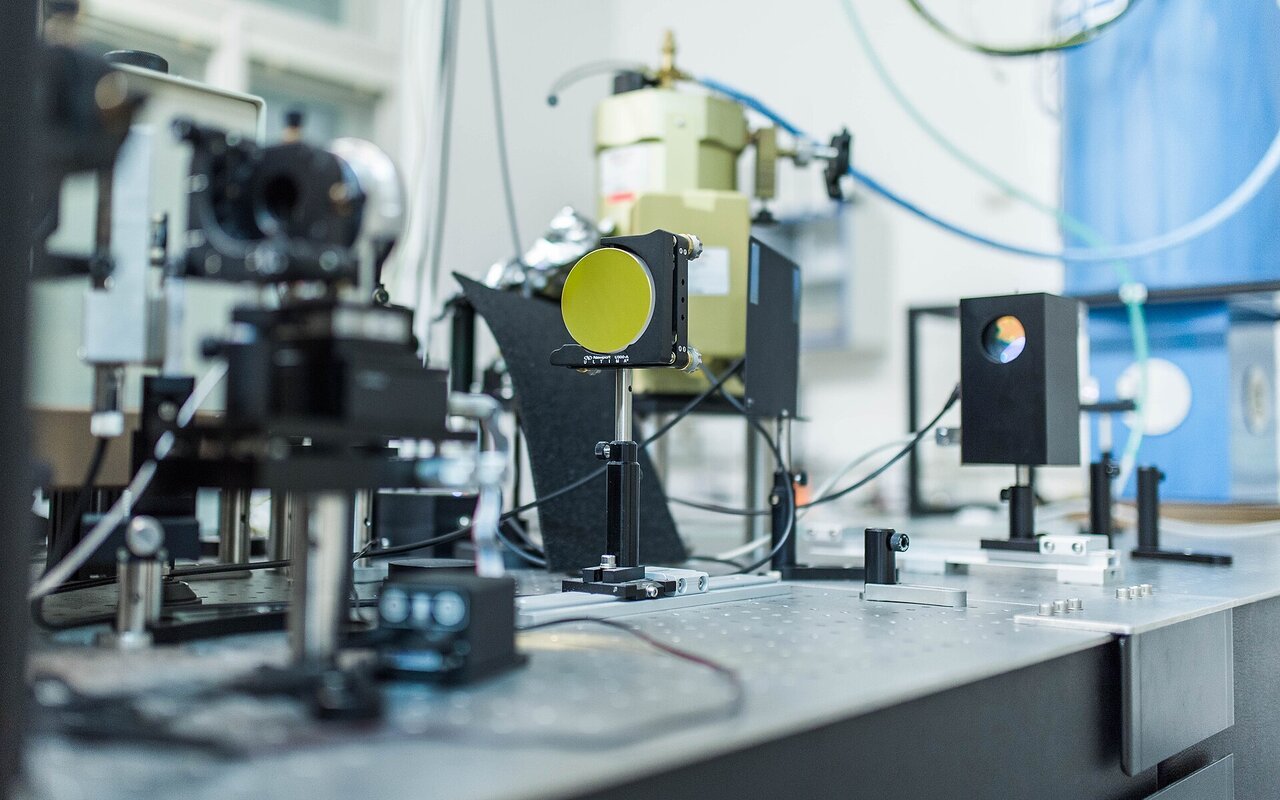 Composants optiques détaillés d'un système de cryostat optique et laser térahertz