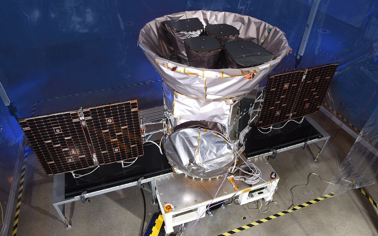 Satellite TESS entièrement intégré ayant lancé en 2018 pour découvrir de nouvelles planètes
