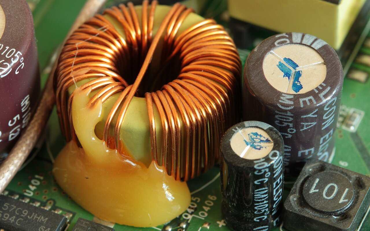 Inductance toroïdale dans l'alimentation électrique d'un routeur sans fil 3Com