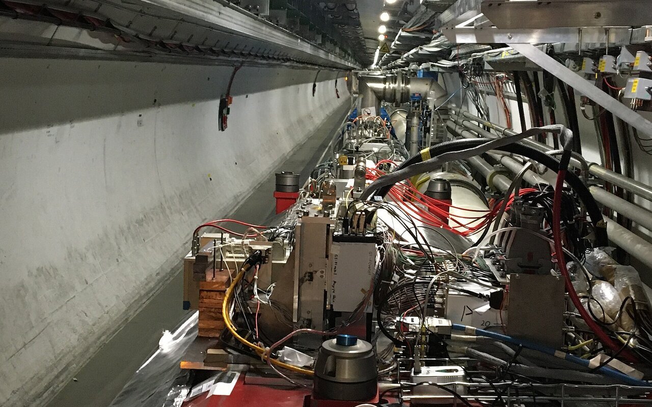 Expérience LHCf de détection de rayons cosmiques au Large Hadron Collider
