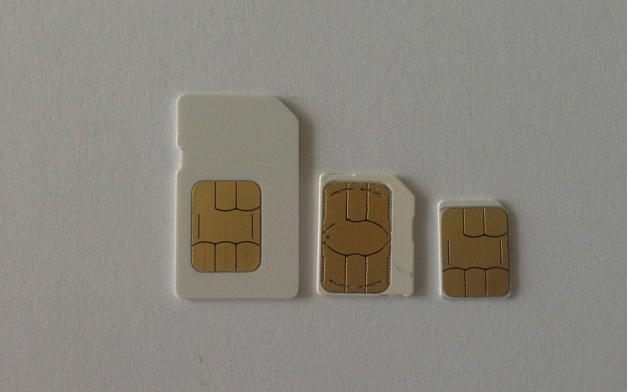 Trois formats de cartes SIM côte à côte : Mini-SIM, Micro-SIM et Nano-SIM