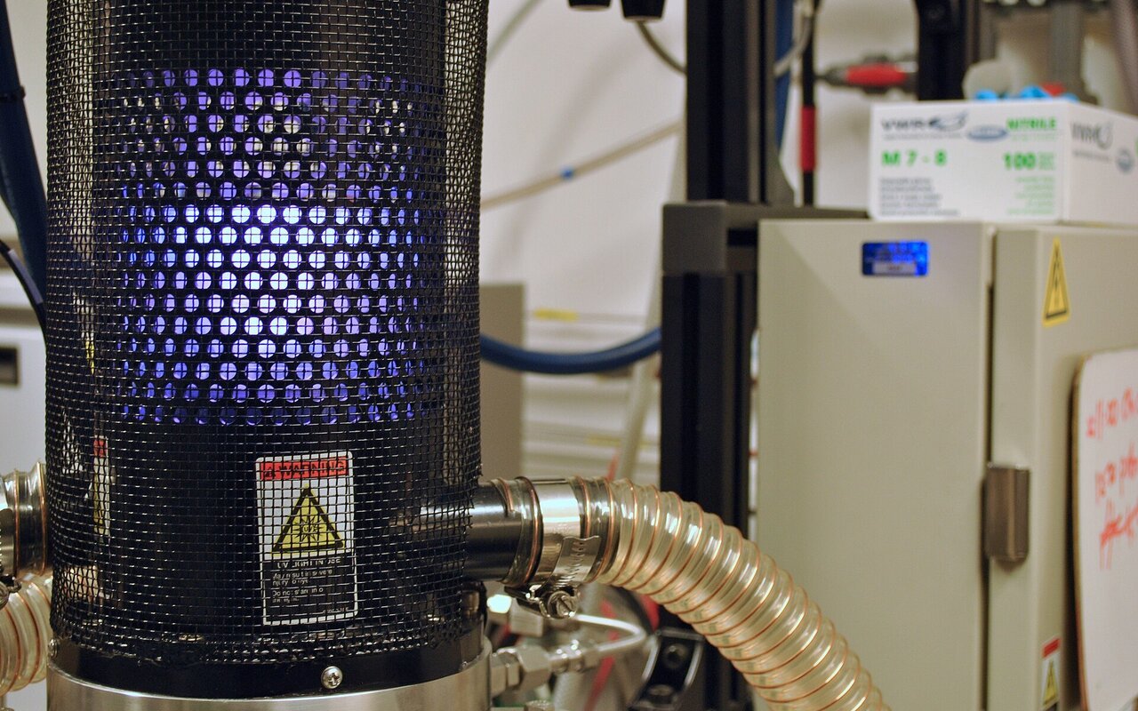 Machine de dépôt chimique en phase vapeur dans un laboratoire de nanotechnologie