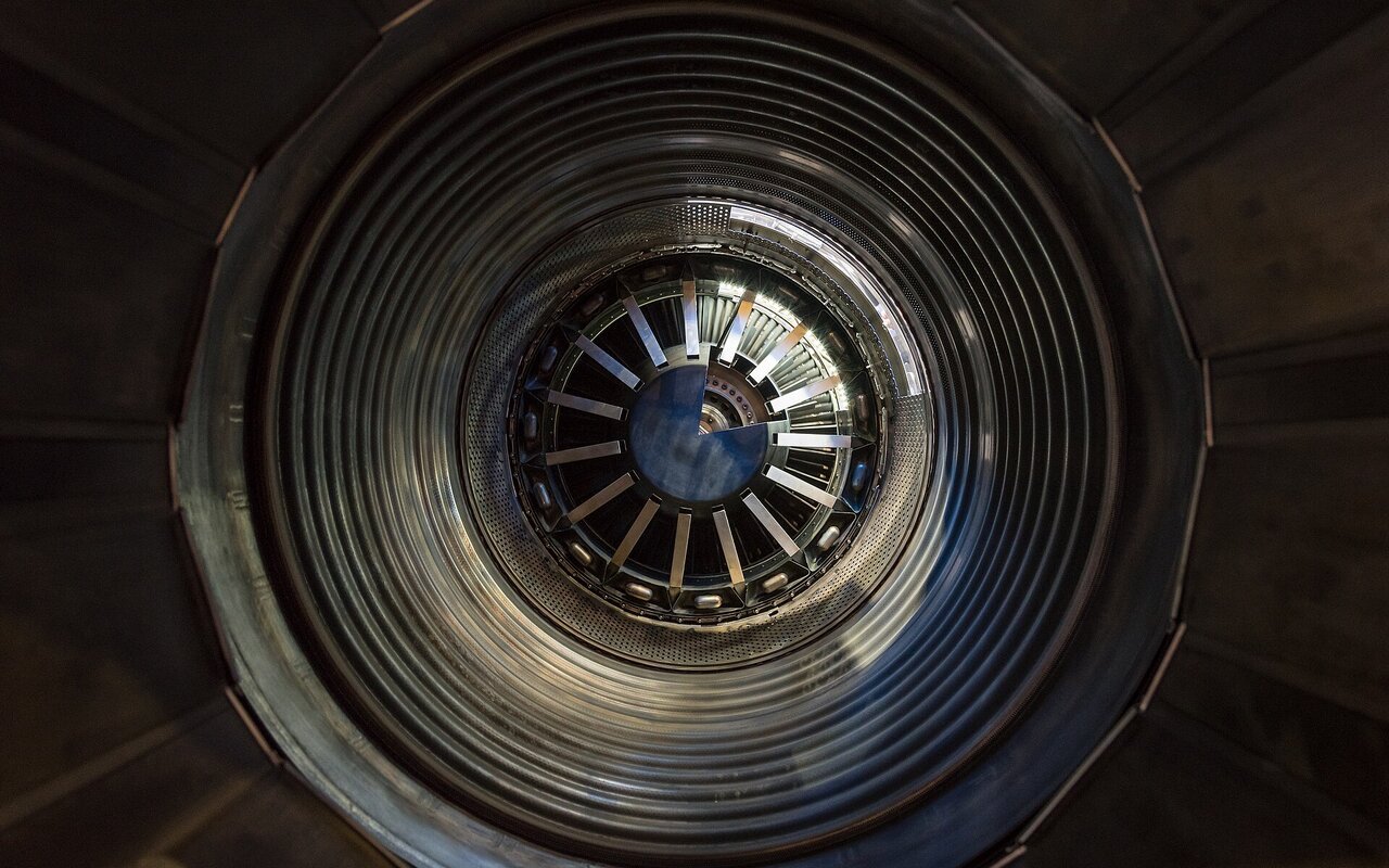 Coupe transversale d'un moteur turboréacteur Eurojet EJ200 montrant la section de postcombustion.