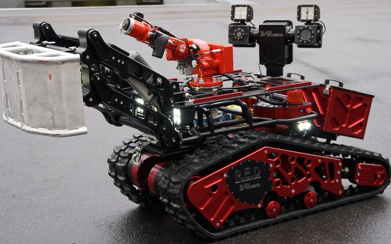 Robot pompier Colossus de Shark Robotics en intervention