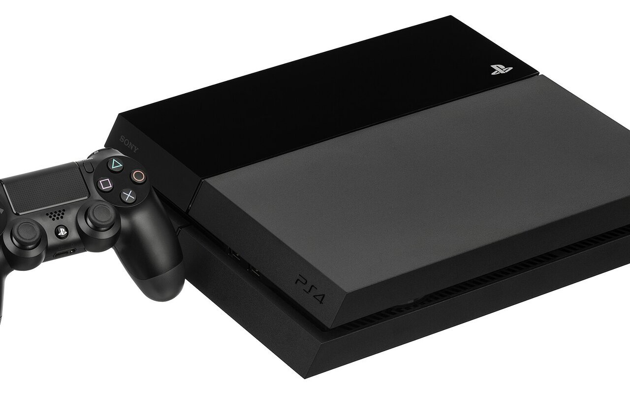 Console PlayStation 4 de Sony avec sa manette DualShock 4