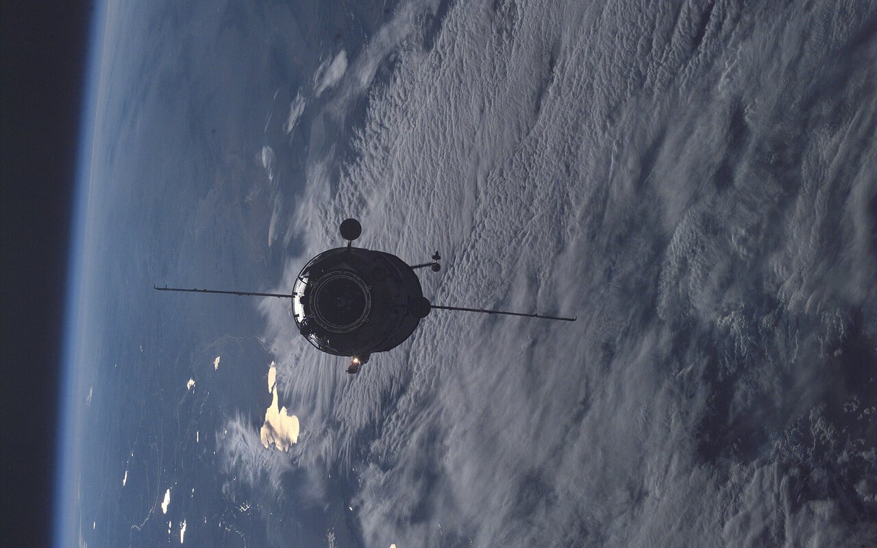 Module d'amarrage Pirs s'approchant de la Station spatiale internationale