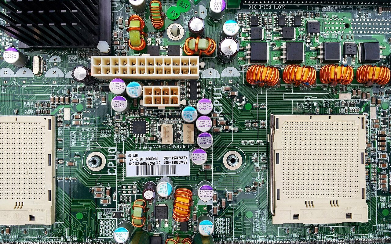 Carte mère dual socket 940 Tyan Thunder K8WE avec composants électroniques détaillés