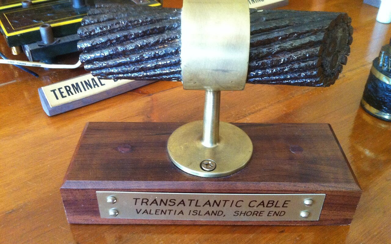 Câble transatlantique enroulé, montrant la structure du câble sous-marin historique