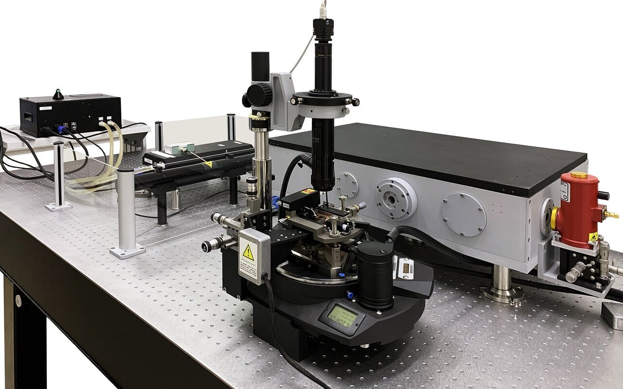 Microscope AFM-IR avec sonde optique et système d'excitation laser IR pour analyse spectrale
