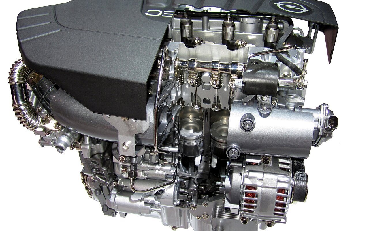 Moteur diesel turbo quatre cylindres Opel 1.6 CDTI ecoFLEX en coupe, vue de la culasse
