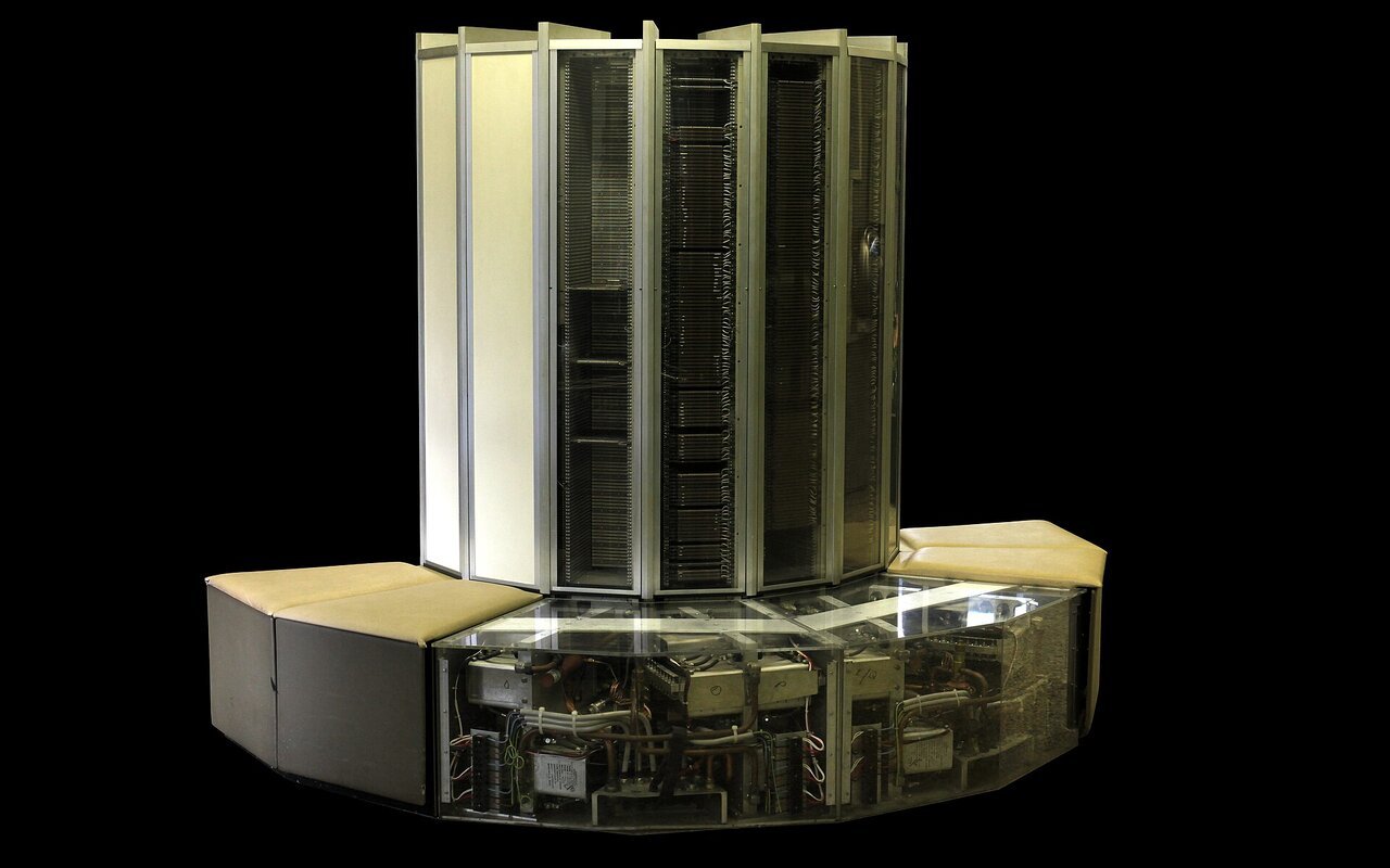 Superordinateur historique Cray-1 exposé à l'EPFL en Lausanne