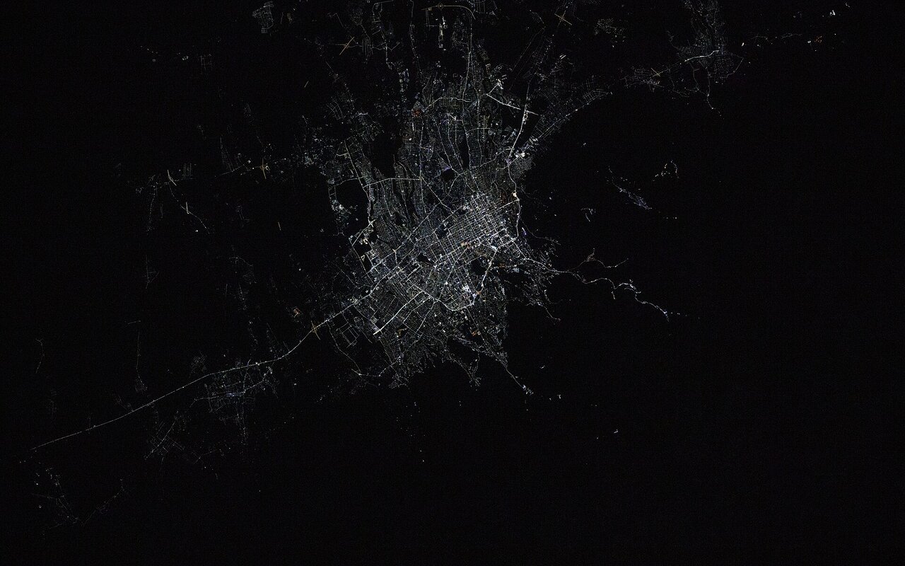 Vue nocturne d'Almaty au Kazakhstan prise depuis la station spatiale internationale