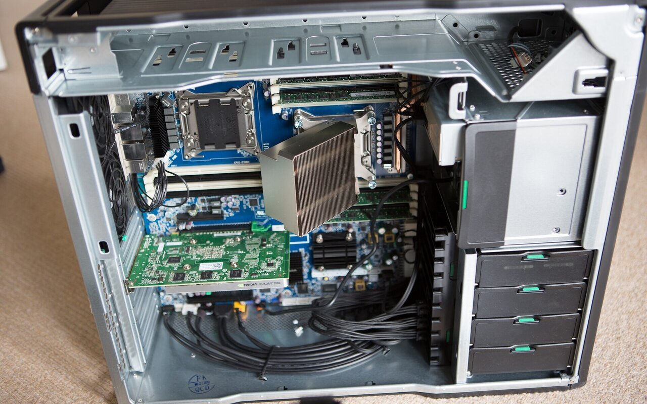 Composants internes d'une workstation HP Z820