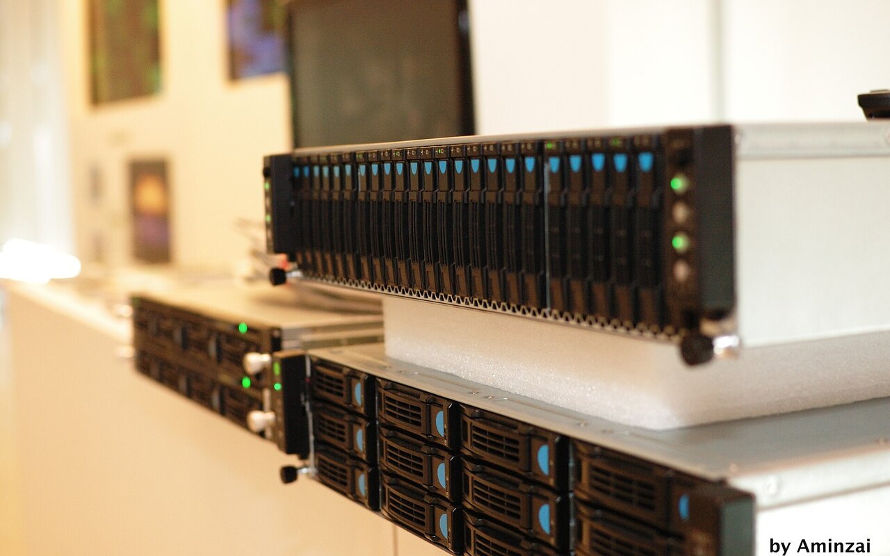 Serveurs informatiques en nuage Quanta Computer exposés lors de conférence