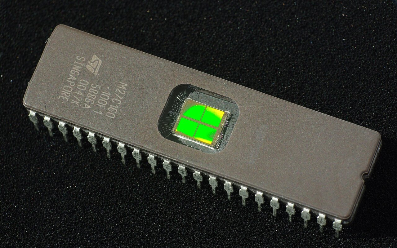 Mémoire EPROM 16Mbit ST Microelectronics M27C160, composant électronique
