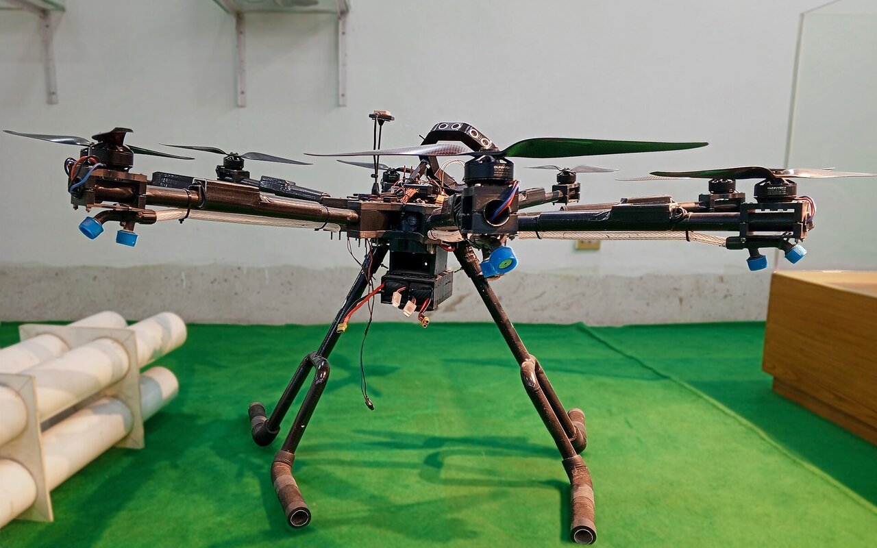Octocopter drone multirotors exposé au musée