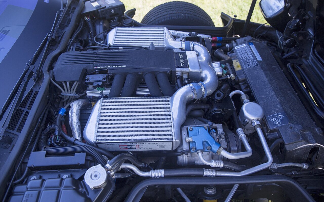 Moteur twin-turbo L98 de Corvette 1990, vue latérale droite