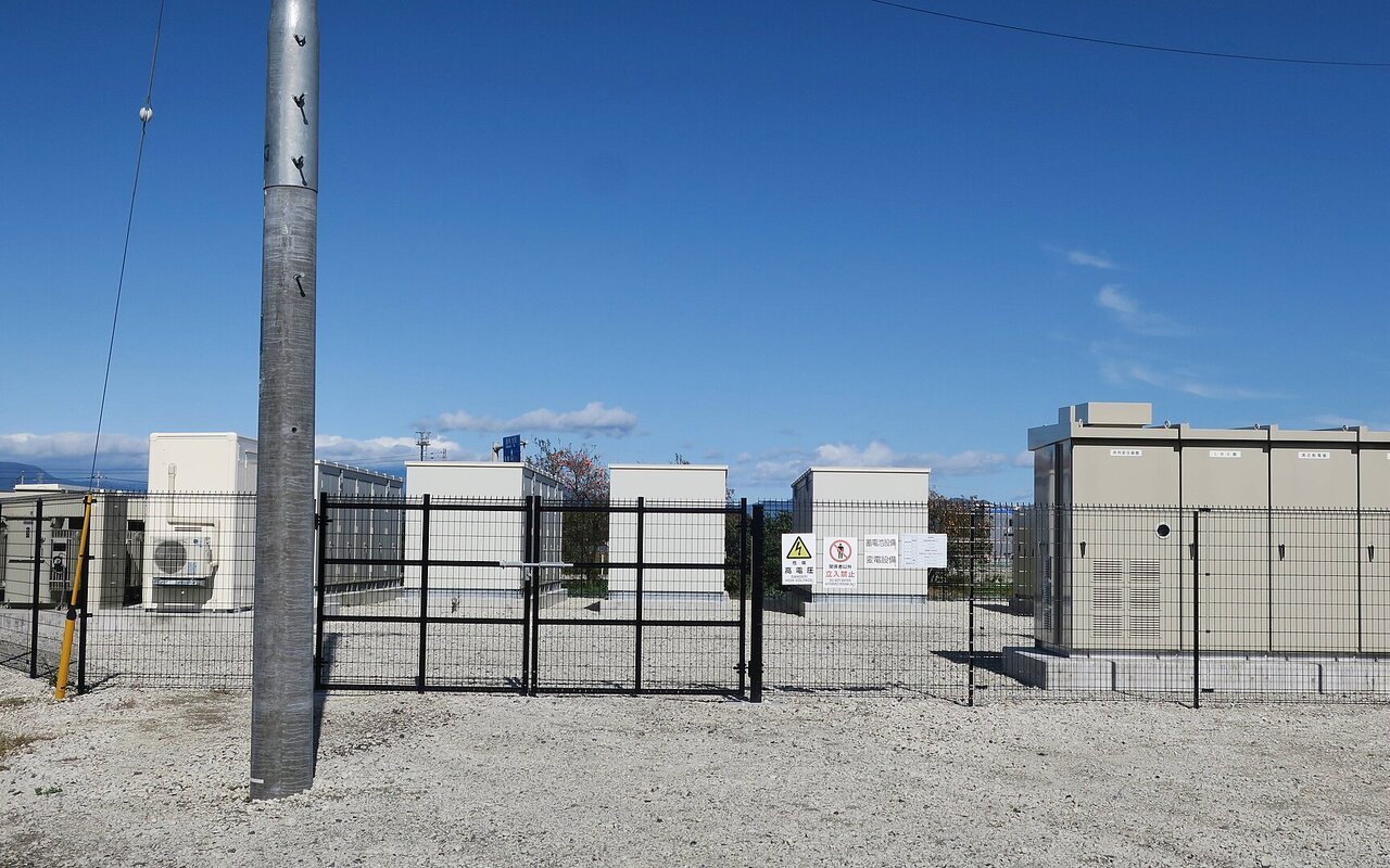Station de stockage d'énergie par batterie Nirazuka au Japon