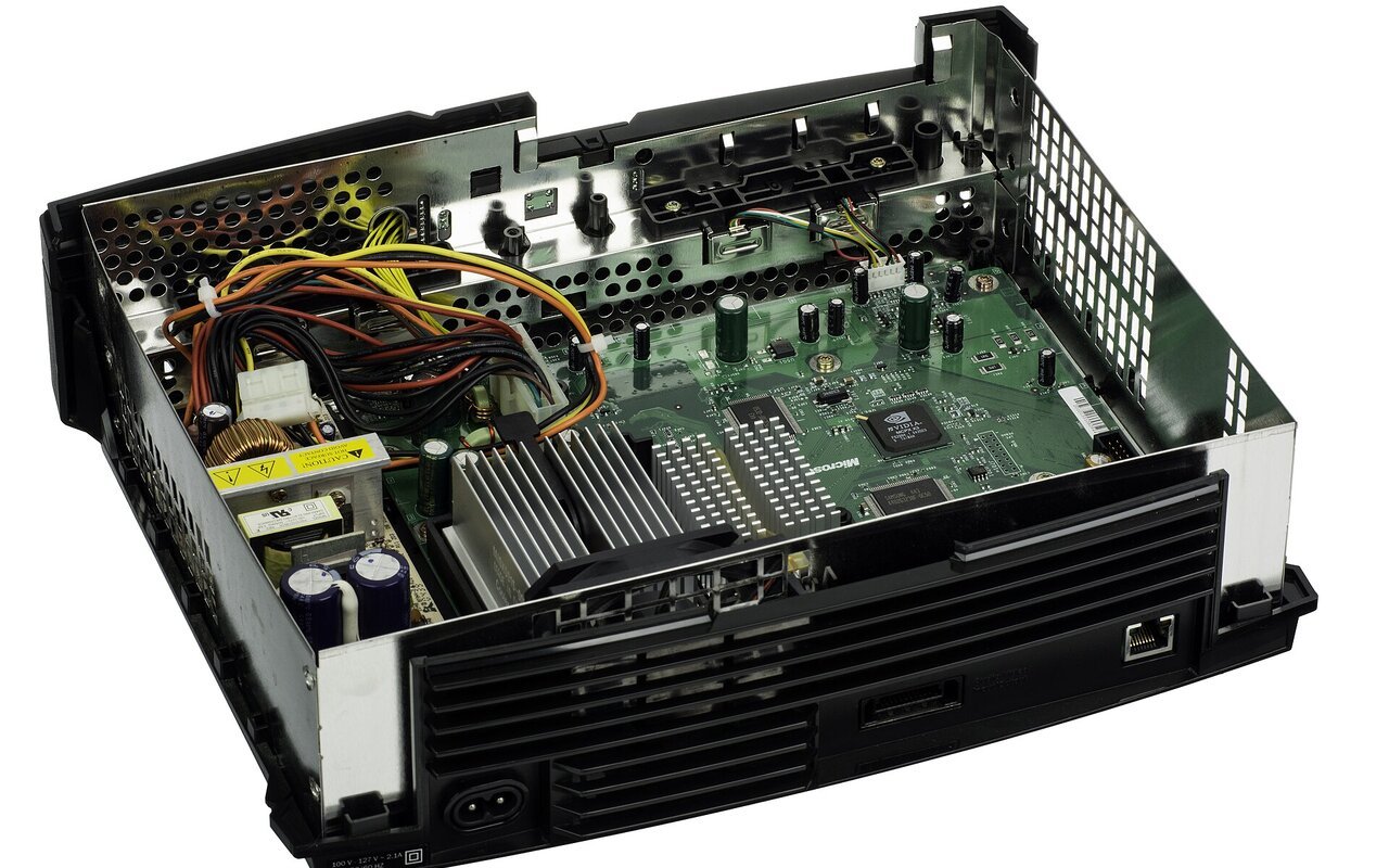Intérieur d'une console Xbox première génération avec ses composants visibles