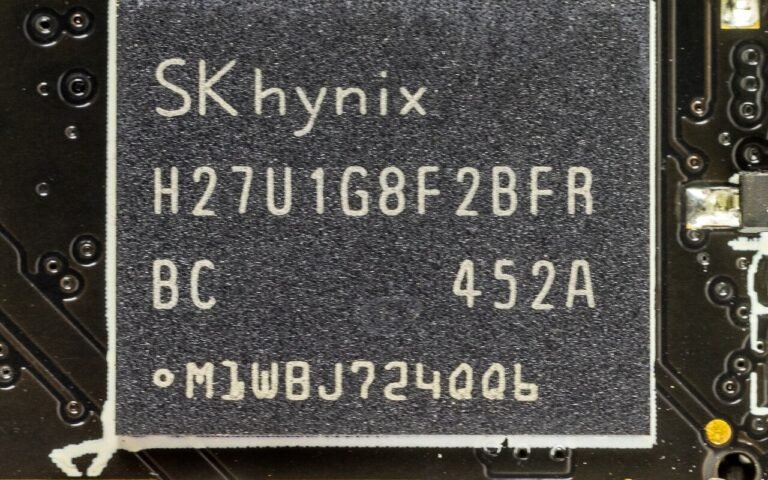 138 milliards d’euros de valorisation évoqués, mais l’introduction en Bourse est arrêtée : SK hynix promet une usine Solidigm sans site ni date