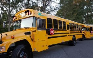 2,1 GWh par an annoncés mais 1,7 GWh en deux ans : le bilan réel des 74 bus scolaires bidirectionnels d’Oakland sur le réseau californien