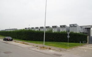 2,3 GW retardés sur 20 GW concernés, alors que 38 GW arrivent en 2027 : les 300 moratoires locaux contre les data centers ne mordent pas