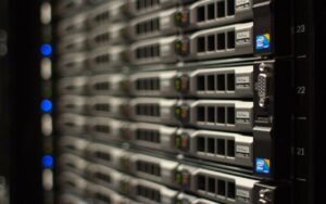 469 millions d’euros de serveurs en trois semaines : le courtier plaide coupable, mais le cofondateur de Super Micro sera jugé le 2 novembre