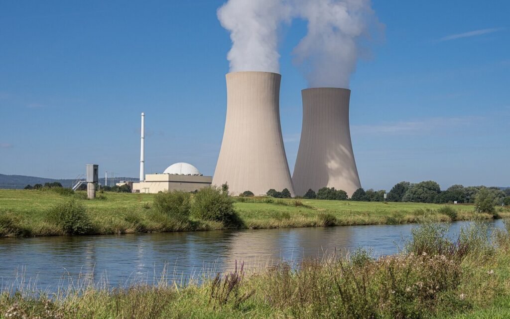 8 anciennes centrales nucléaires examinées pour des usines d’IA, mais sans montant ni site retenu alors que Brokdorf est promis aux batteries