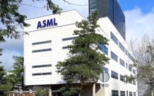 ASML dépasse toutes les entreprises européennes en valorisation grâce à la ruée mondiale sur ses machines EUV que personne ne connaissait