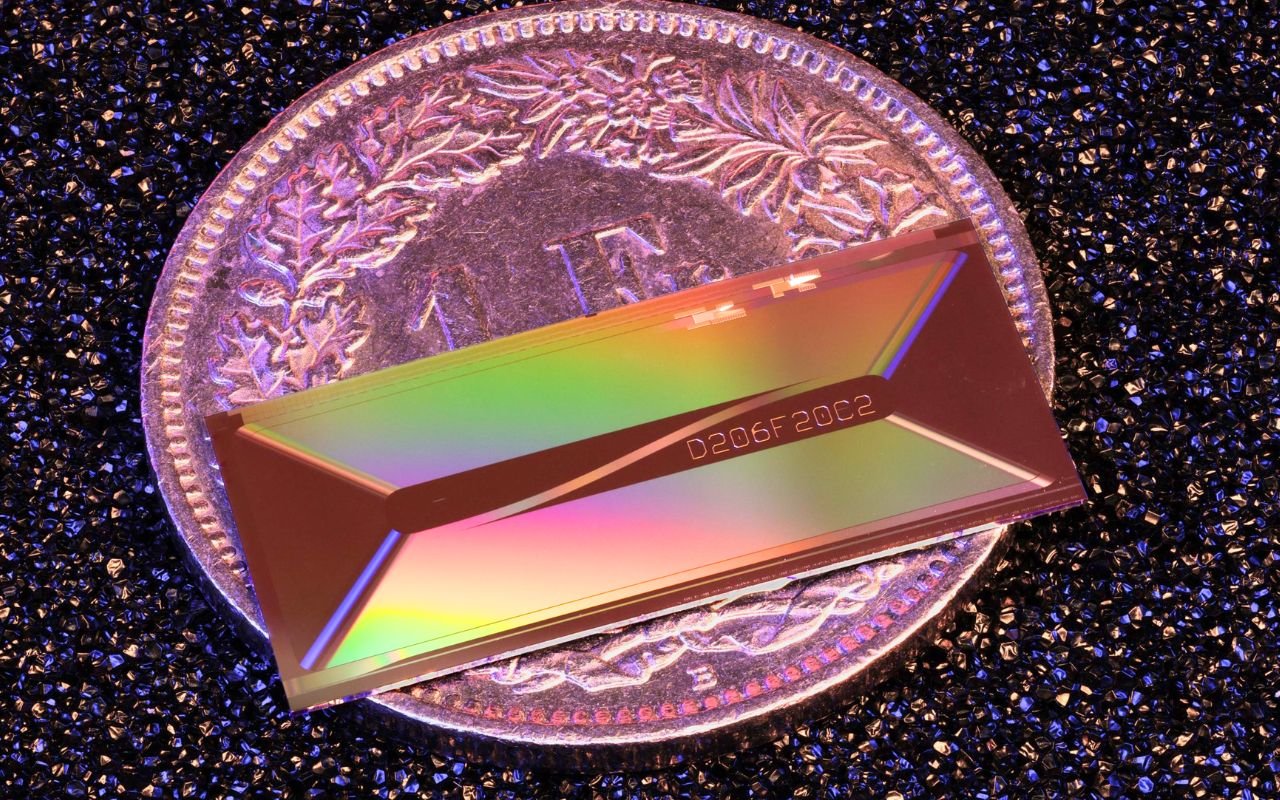 Cette miniaturisation révolutionnaire transforme un laser de salle entière en puce microscopique et bouleverse métrologie et LiDAR